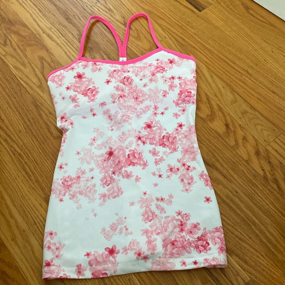 Womans lululemon size 4 workout tank top